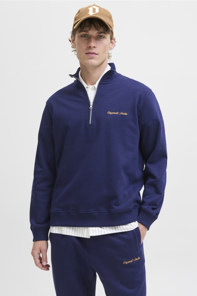 Jack & Jones blauwe heren sweater | Model vooraanzicht