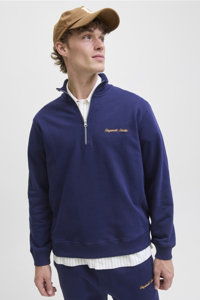 Jack & Jones blauwe heren sweater | Model vooraanzicht