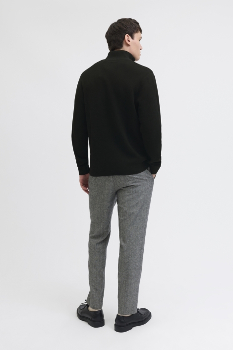 Jack & Jones zwarte heren trui | Model achteraanzicht