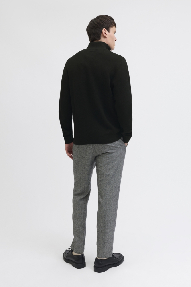 Jack & Jones zwarte heren trui | Model achteraanzicht