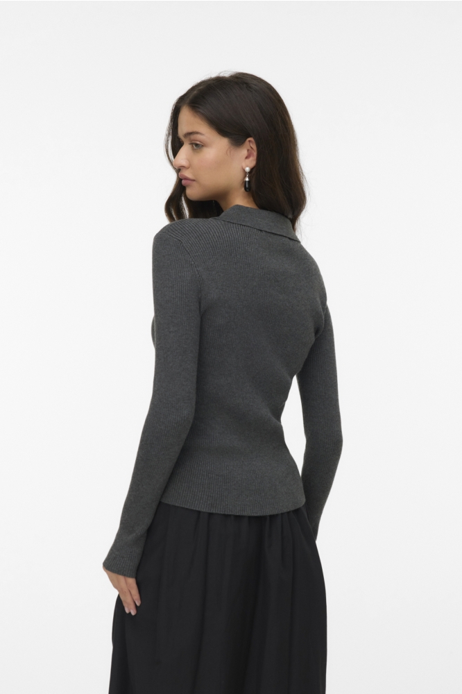 Vero Moda grijze dames trui | Model zijaanzicht