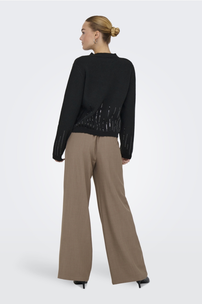 Jacqueline de Yong zwarte dames trui | Model achteraanzicht