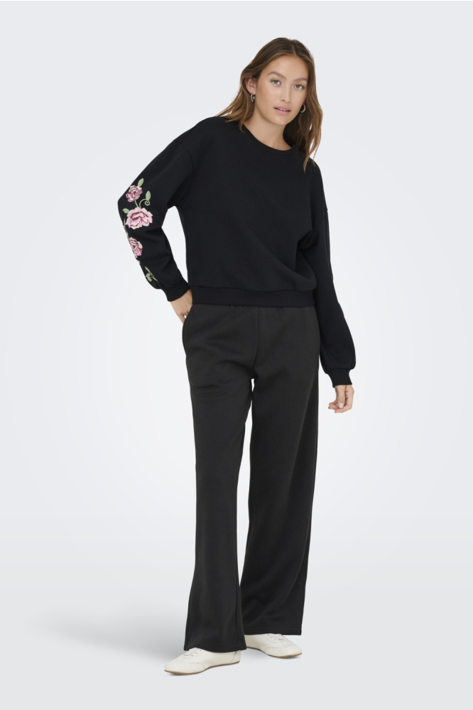 Only zwarte dames sweater | Model