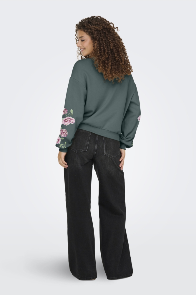 Only groene dames sweater | Model achteraanzicht