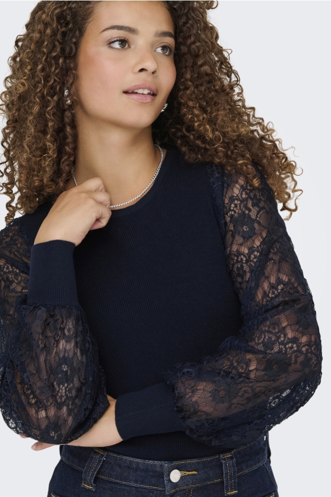 Only blauwe dames trui | Model vooraanzicht