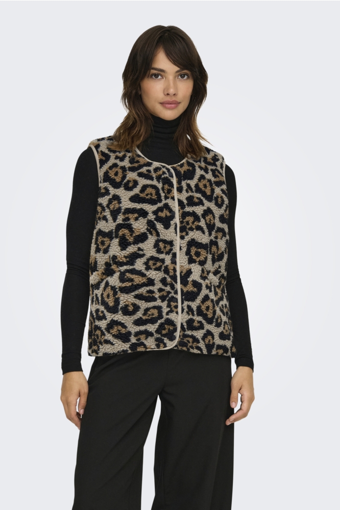 Only bruine dames gilet | Model vooraanzicht