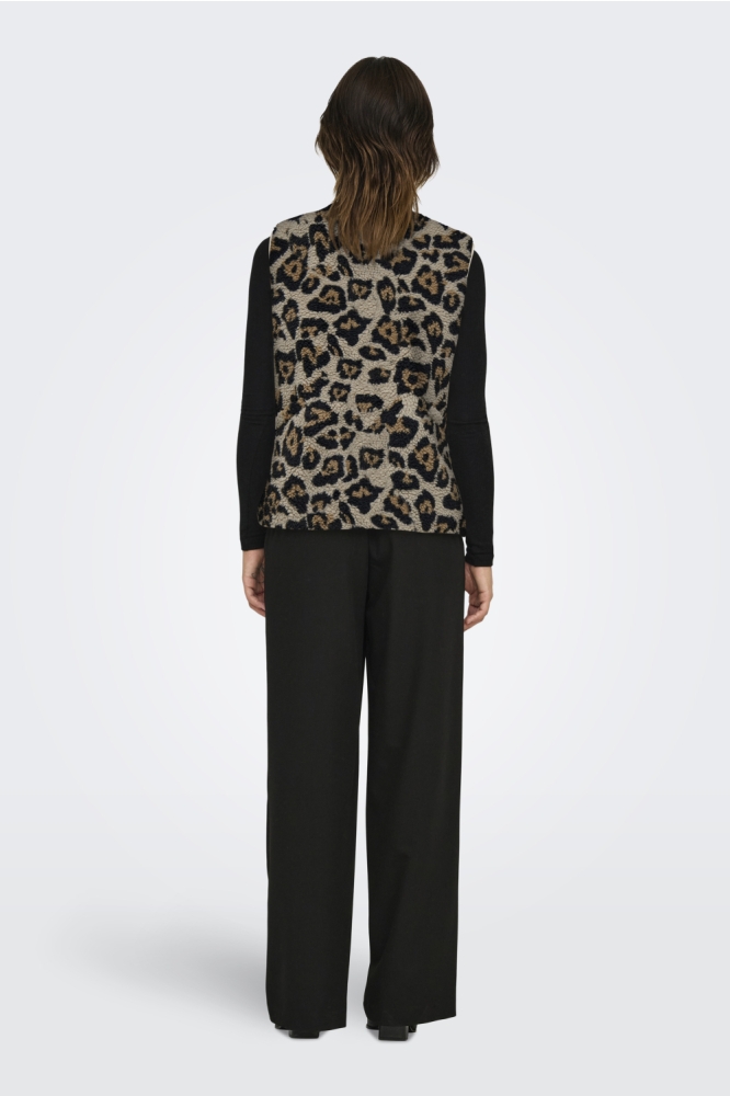 Only bruine dames gilet | Model achteraanzicht