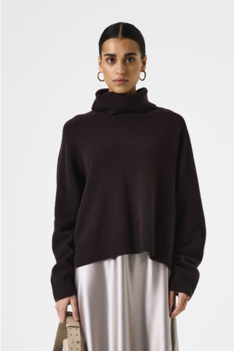 Garcia bruine dames trui | Model vooraanzicht