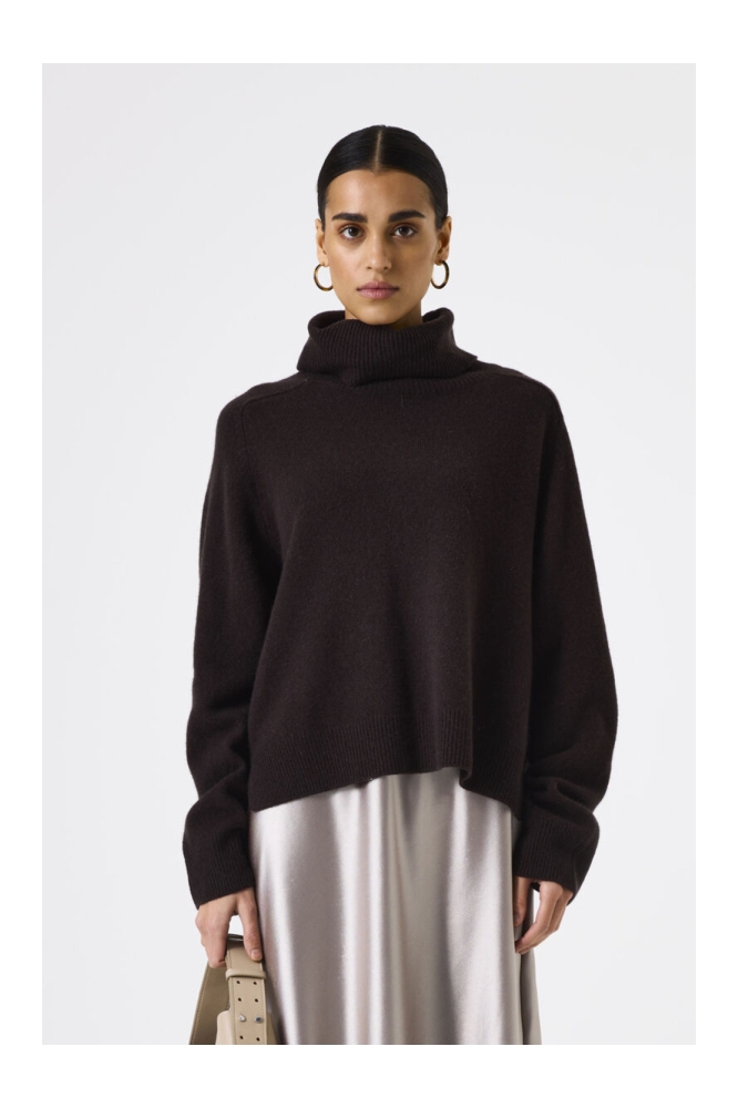 Garcia bruine dames trui | Model vooraanzicht