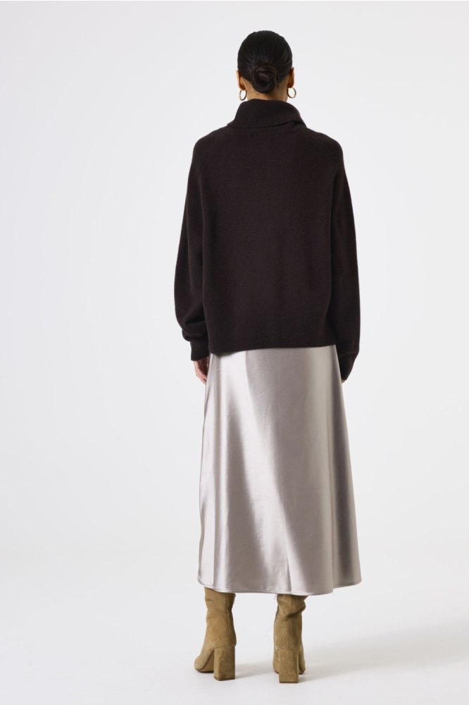 Garcia bruine dames trui | Model achteraanzicht