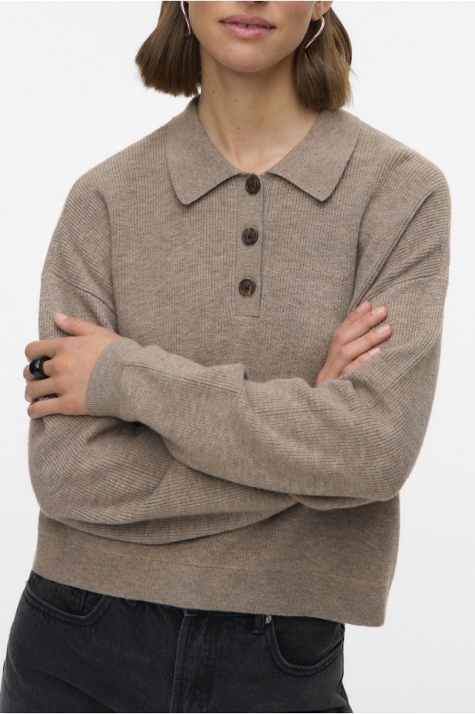 Vero Moda zand dames trui | Model vooraanzicht