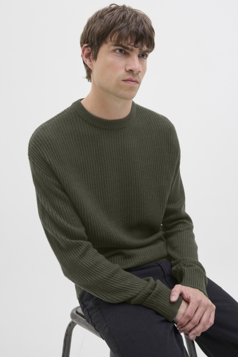 JJ Rebel groene heren trui | Model vooraanzicht