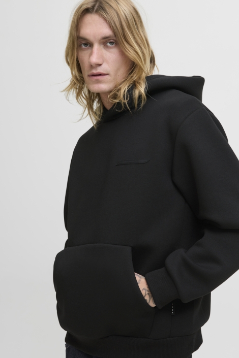 Jack & Jones zwarte heren sweater | Model zijaanzicht