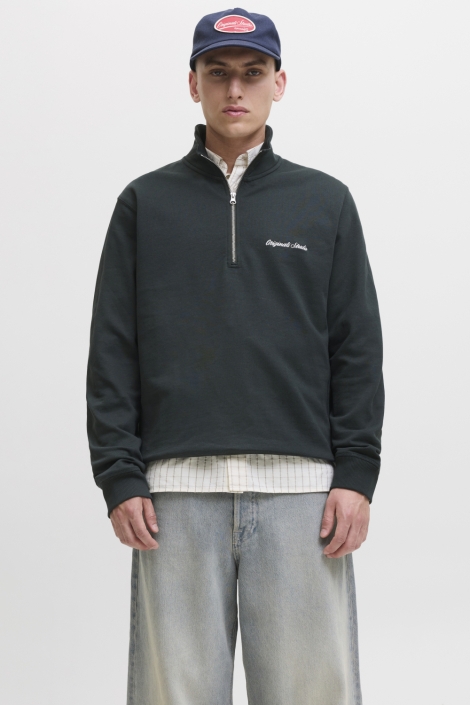 Jack & Jones groene heren sweater | Model vooraanzicht