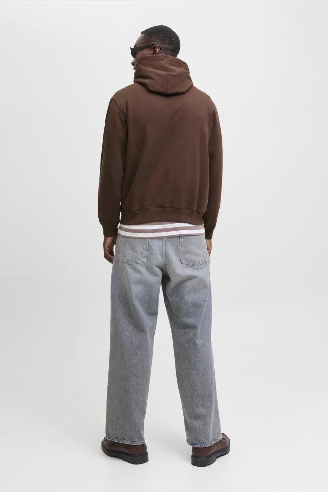 Jack & Jones bruine heren sweater | Model achteraanzicht