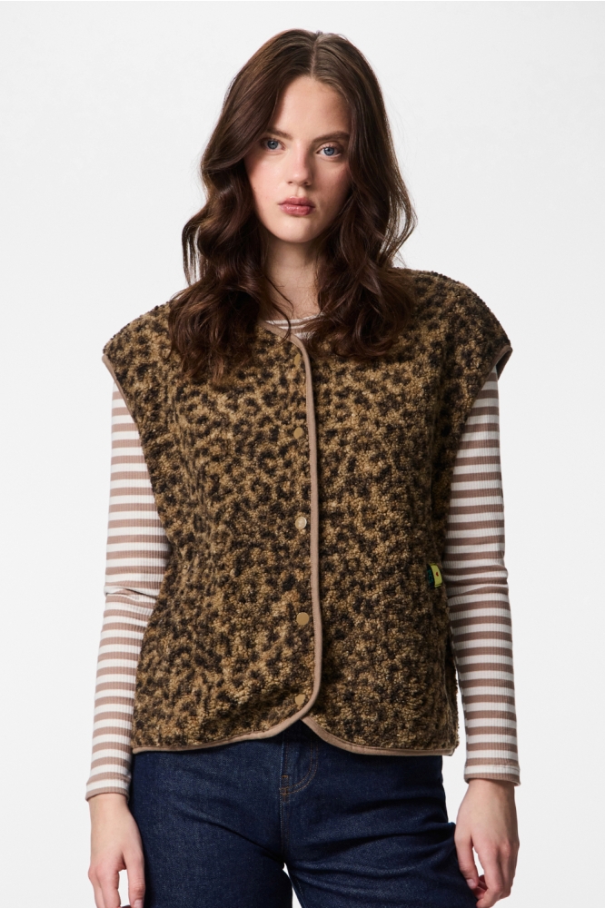 Pieces camel dames gilet | Model vooraanzicht