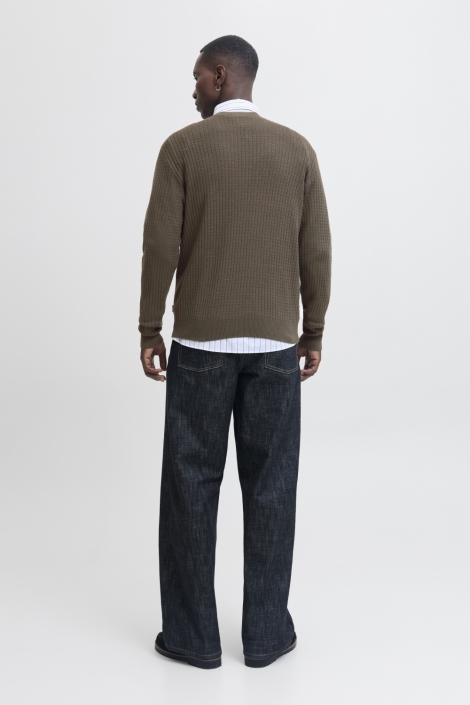 Jack & Jones bruine heren trui | Model achteraanzicht