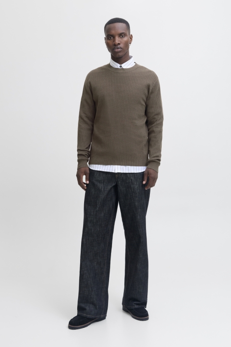 Jack & Jones bruine heren trui | Model