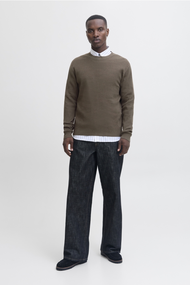 Jack & Jones bruine heren trui | Model