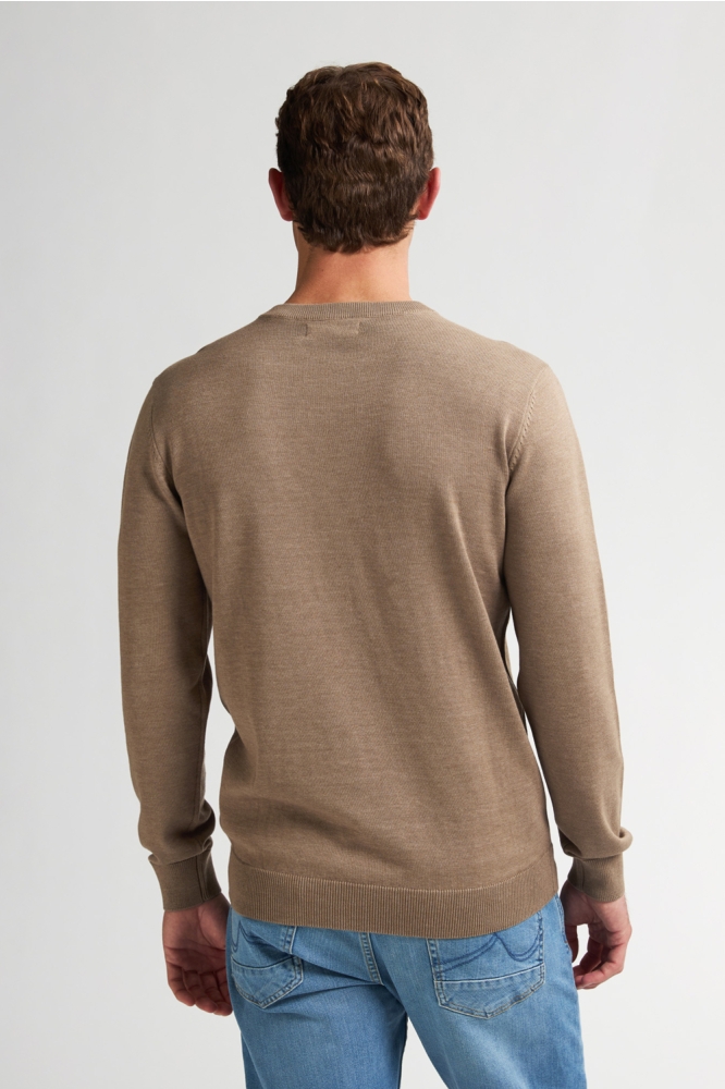 Petrol Industries camel heren trui | Model achteraanzicht