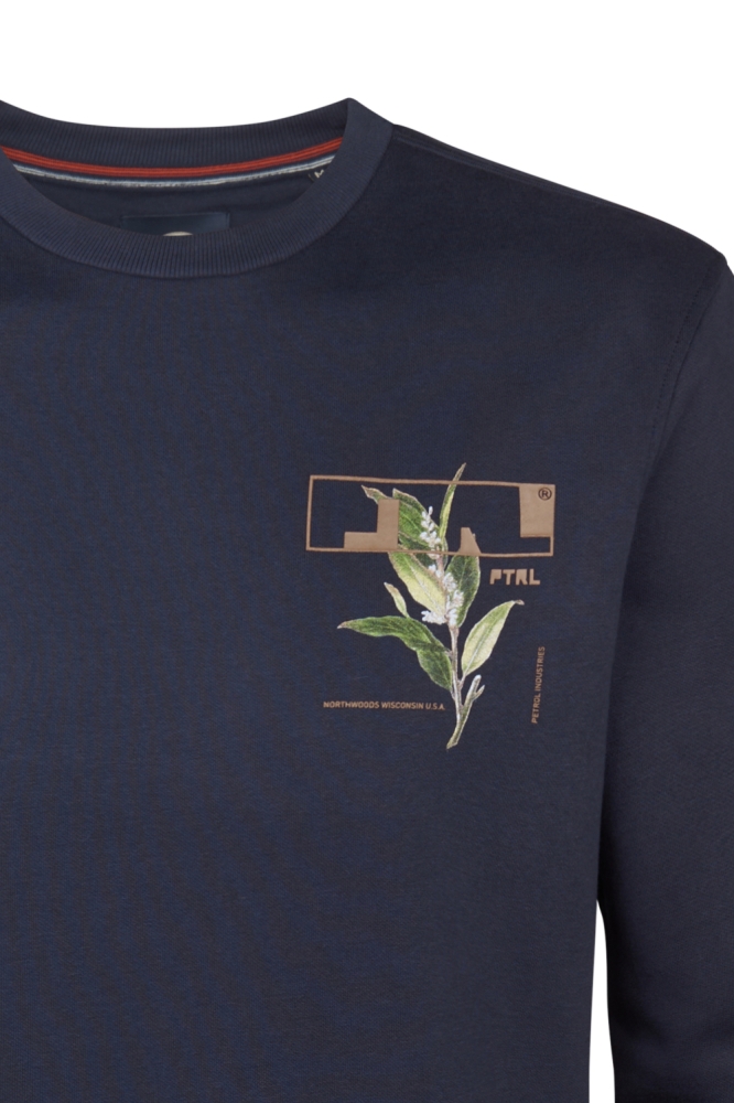 Petrol Industries blauwe heren sweater | Close up