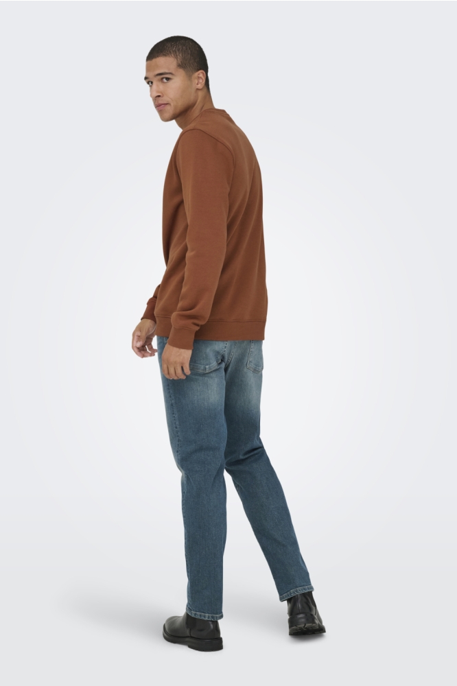 Only & Sons cognac heren sweater | Model