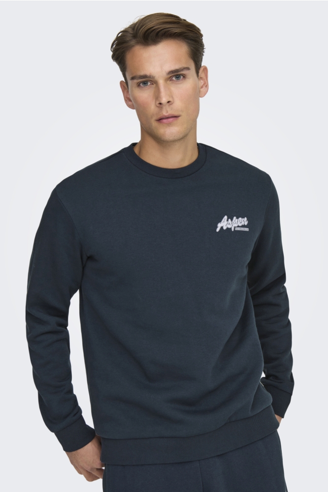 Only & Sons blauwe heren sweater | Model vooraanzicht