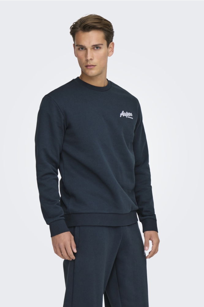 Only & Sons blauwe heren sweater | Model vooraanzicht