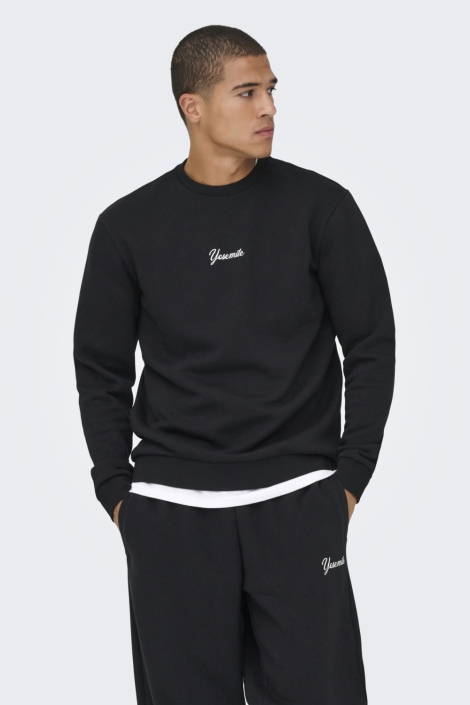 Only & Sons zwarte heren sweater | Model vooraanzicht