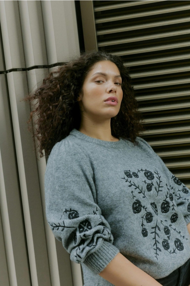 Vero Moda grijze dames trui | Sfeerbeeld, In situatie