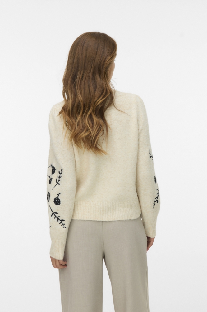 Vero Moda ecru dames trui | Model achteraanzicht