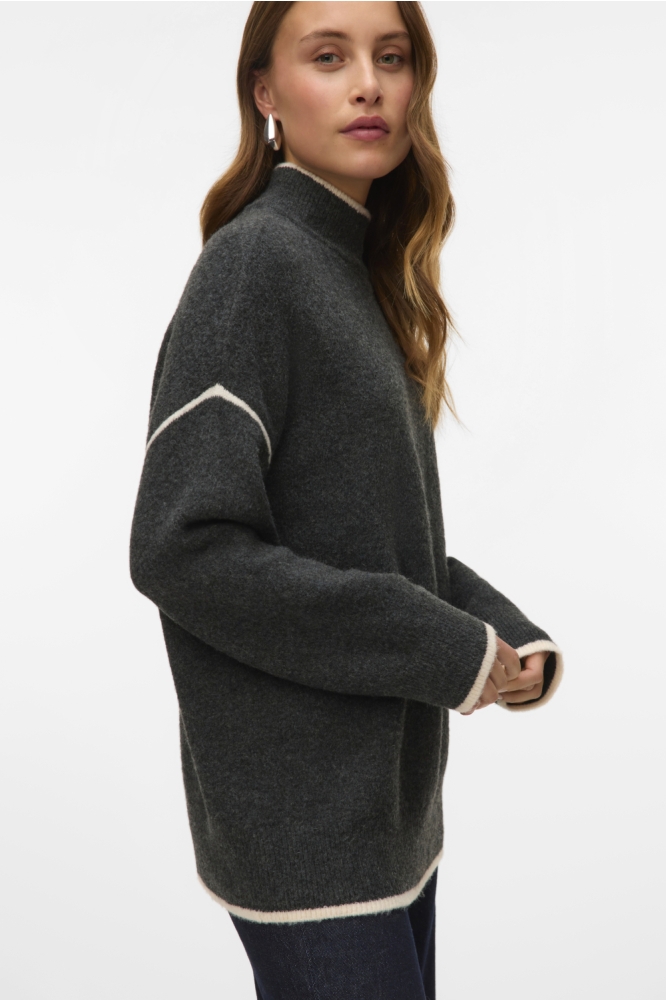 Vero Moda grijze dames trui | Model zijaanzicht