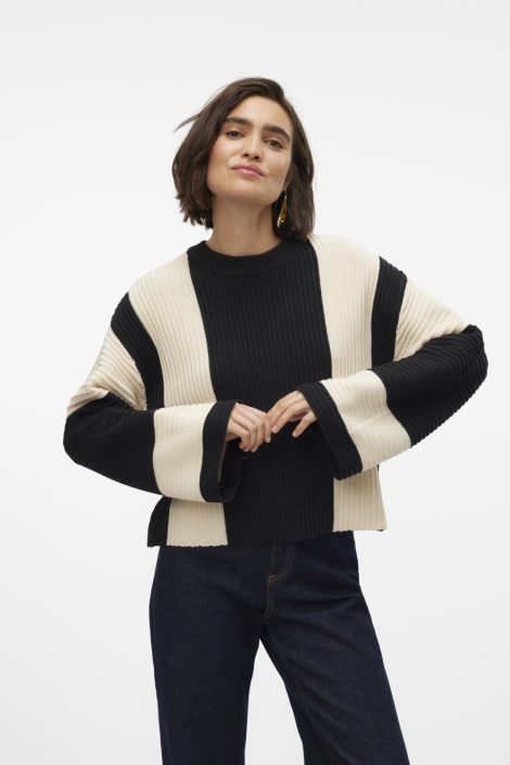 Vero Moda zwarte dames trui | Model vooraanzicht