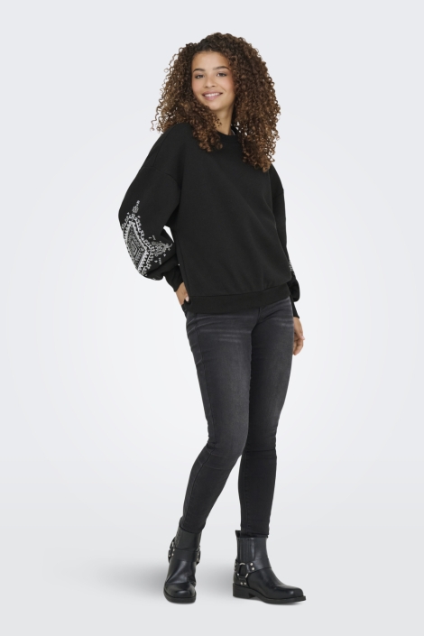 Only zwarte dames sweater | Model