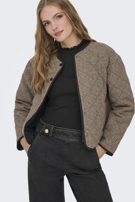 Jacqueline de Yong bruine dames jas | Model vooraanzicht