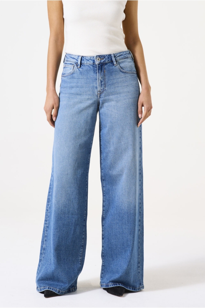 Garcia blauwe dames jeans | Model vooraanzicht