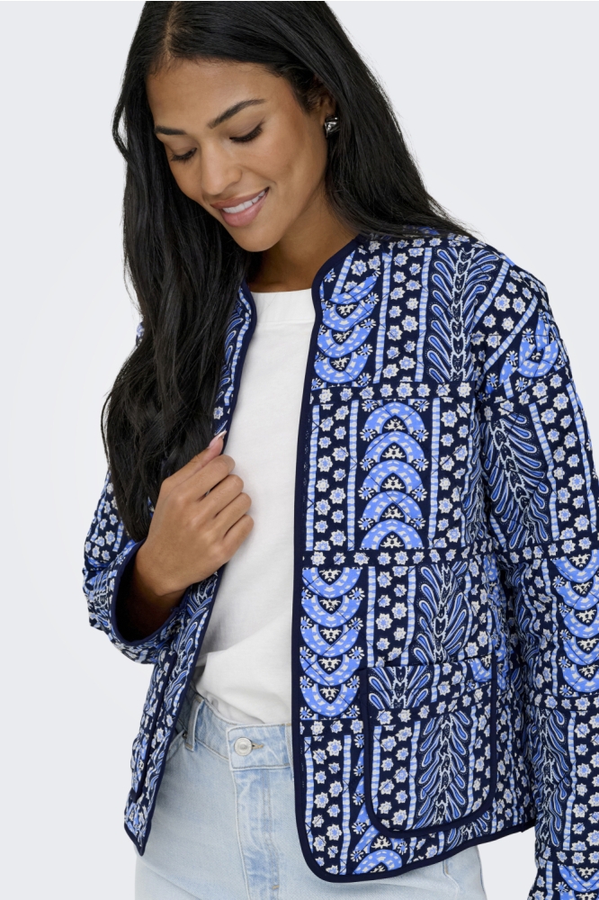 Jacqueline de Yong blauwe dames vest | Model zijaanzicht