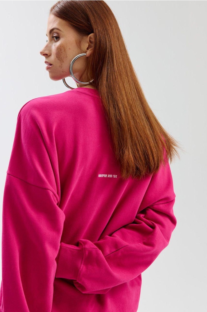 Harper & Yve roze dames sweater | Model achteraanzicht