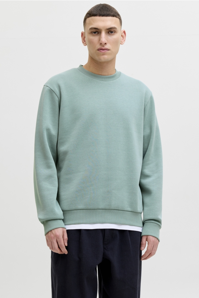 Jack & Jones groene heren sweater | Model vooraanzicht
