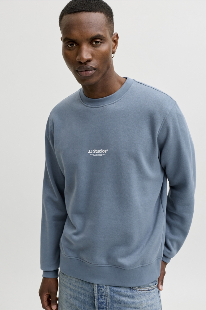 Jack & Jones blauwe heren sweater | Model vooraanzicht