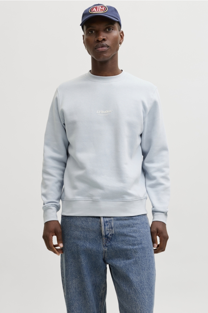 Jack & Jones blauwe heren sweater | Model vooraanzicht