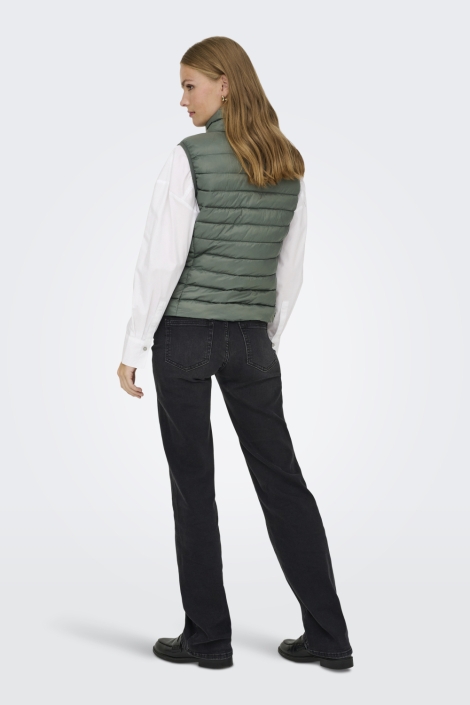 Only groene dames jas | Model achteraanzicht