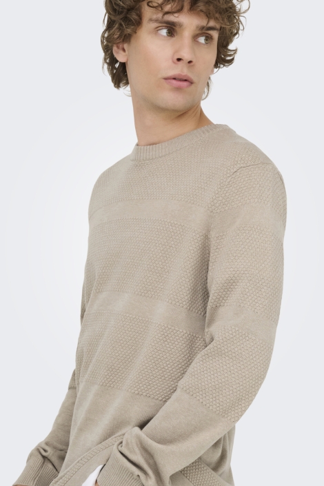 Only & Sons beige heren trui | Model zijaanzicht