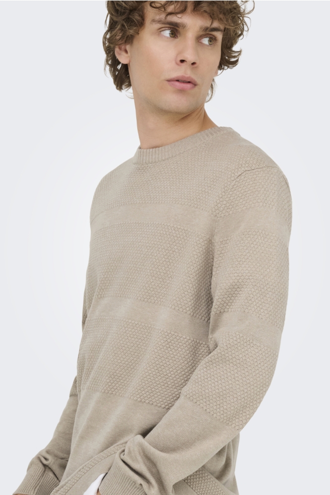 Only & Sons beige heren trui | Model zijaanzicht