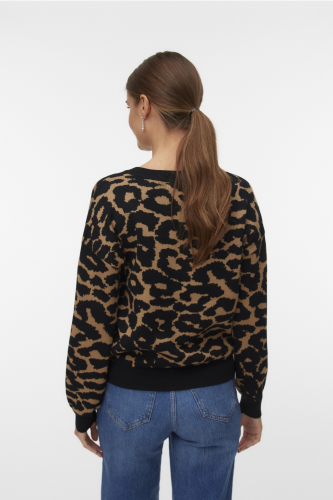 Vero Moda camel dames trui | Model achteraanzicht