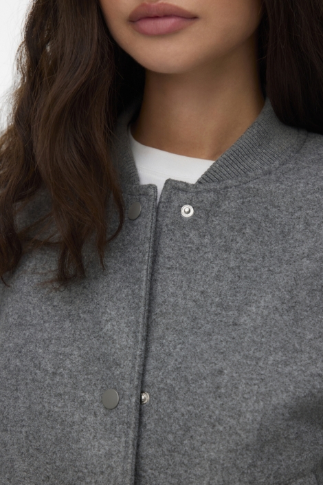 Vero Moda grijze dames jas | Close up