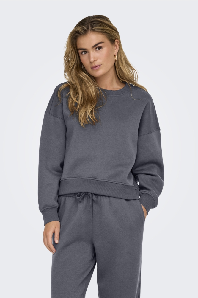Only blauwe dames sweater | Model vooraanzicht
