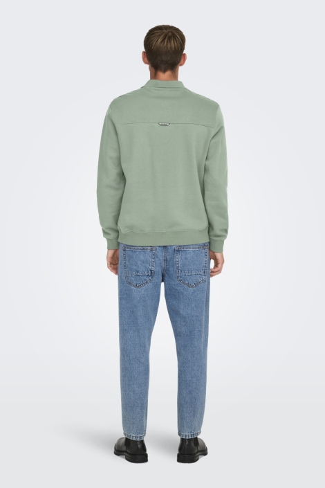 Only & Sons groene heren polo | Model achteraanzicht