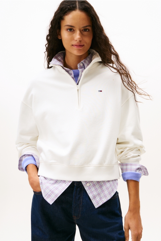 Tommy Jeans witte dames sweater | Model vooraanzicht