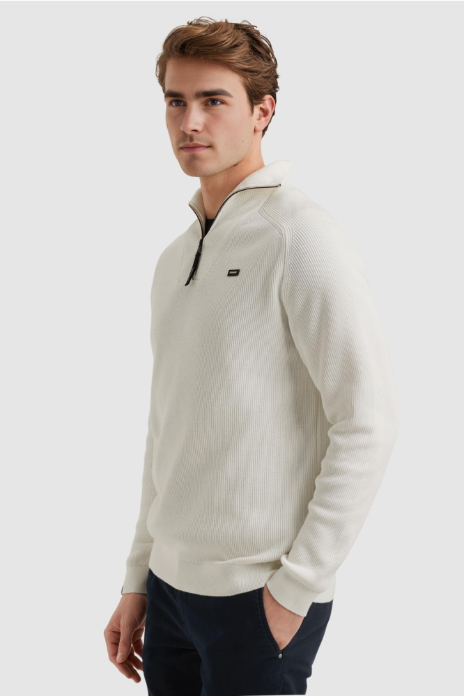 Vanguard witte heren trui | Model zijaanzicht